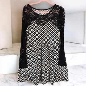 New with tags Black & White Altar’d State‎ Long sleeve dress sz Medium